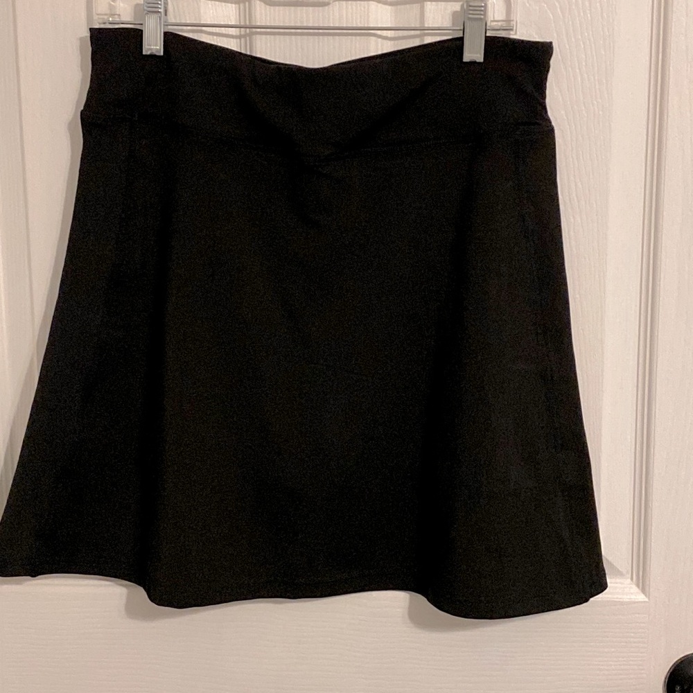 Ladies exercise skort, size large, never worn